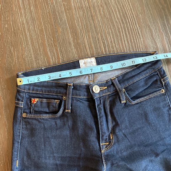 Hudson mid rise skinny ladies denim in size 25 with raw hem. - Picture 8 of 12